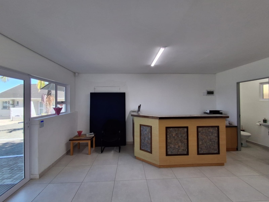 To Let Commercial Property for Rent in Beacon Bay Eastern Cape